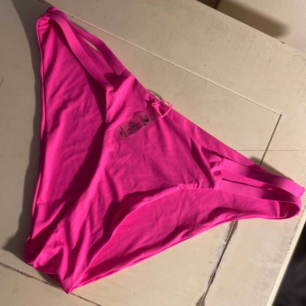 Hot pink bikini bottoms #beachyvibes never worn no tag